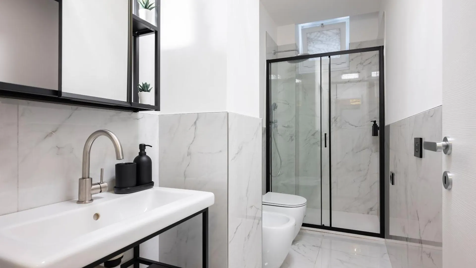 Apartment Visconti Suites - Luca Stay Milan
